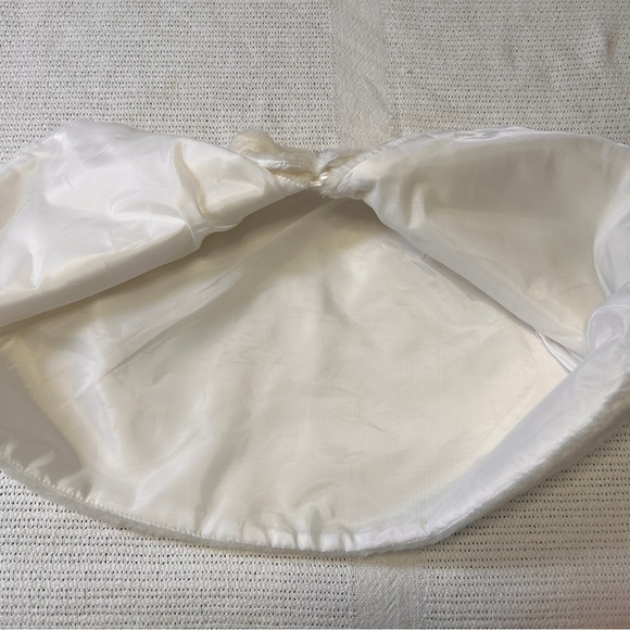 Tot on Fifth Avenue Girls 24 Months Fancy Cream Faux Fur Capelet soft shawl - Picture 6 of 6